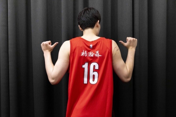 旺财28APP-拓记：被罚10万无关痛痒 杨瀚森若打出来1天球衣销量都不止这个钱